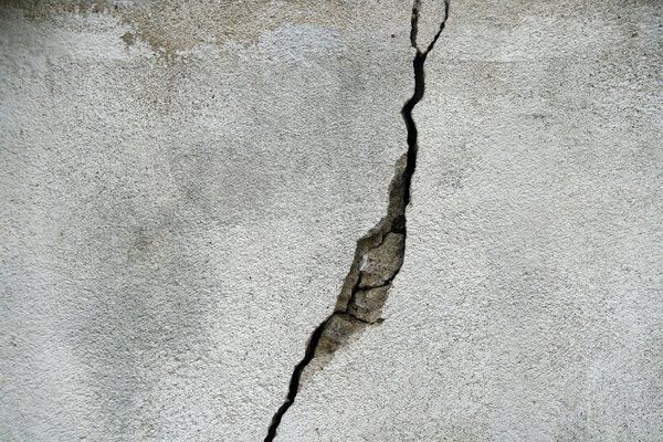 Closeup image of vertical crack in concrete wall