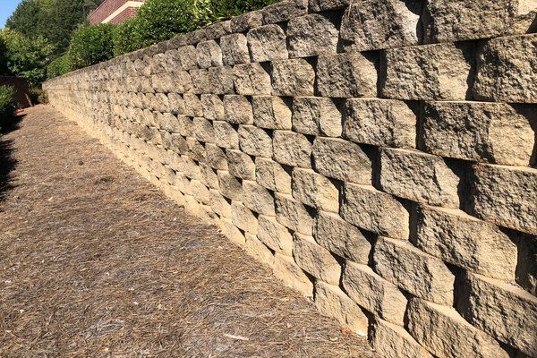 Biege Stone Block Landscape and Soil Retention Retaining Wall